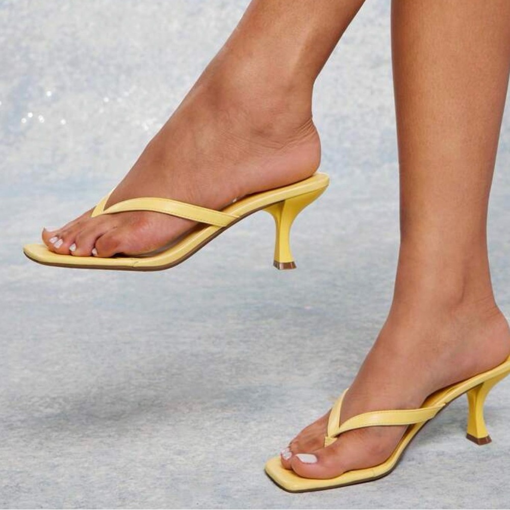 Elegant Women's Yellow Minimalist Patent PU Thong Heel Sandals